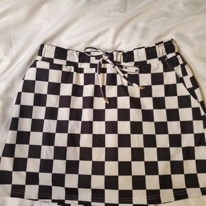 Chic Black and White Checkered Mini Skirt